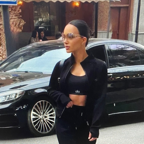 ALO Yoga Black Activewear Set - Picture 3 of 5